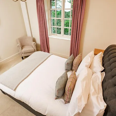 Ravenstone Manor 4*