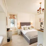 Hotel Ravenstone Manor