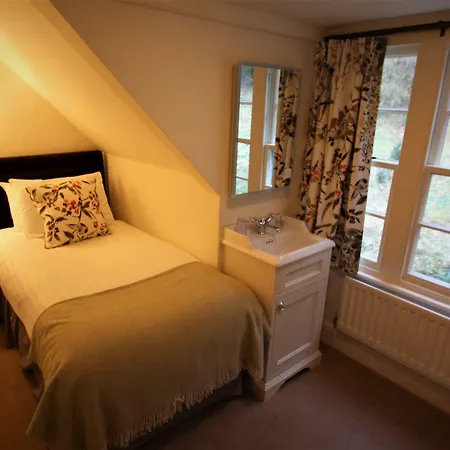 Ravenstone Manor 4*