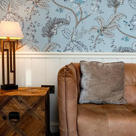 Ravenstone Manor Hotel 4*