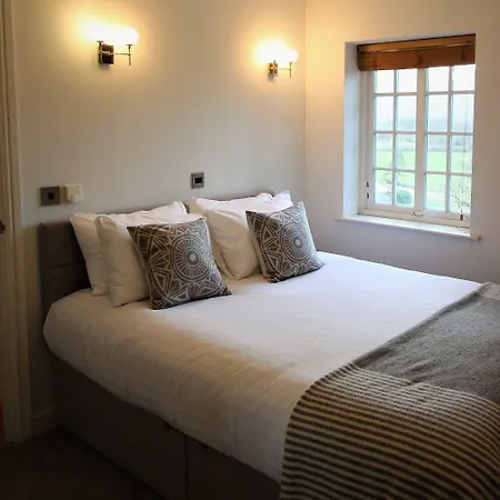 Ravenstone Manor Hotel 4*