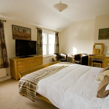Ravenstone Manor 4*